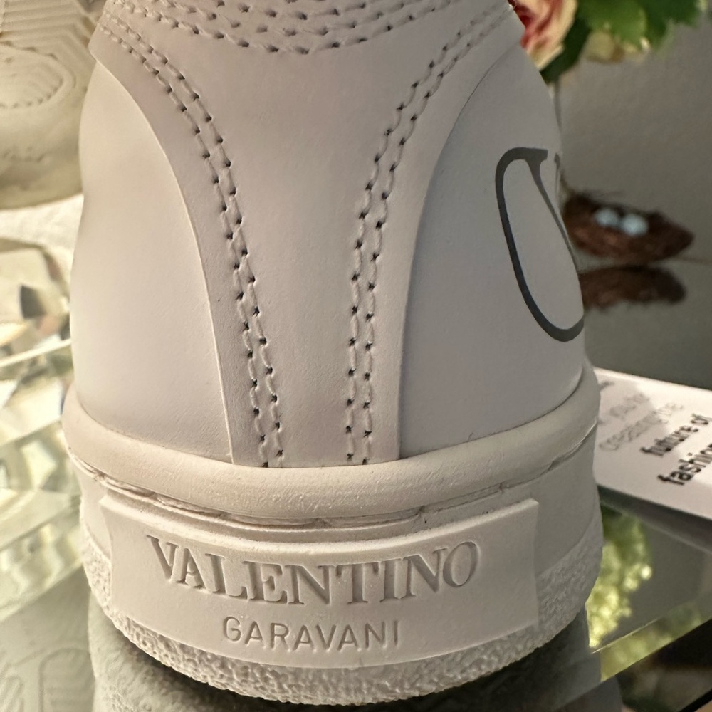 VALENTINO GARAVANI
Backnet leather trainers
36.5 EU. Worn once - Picture 8 of 16